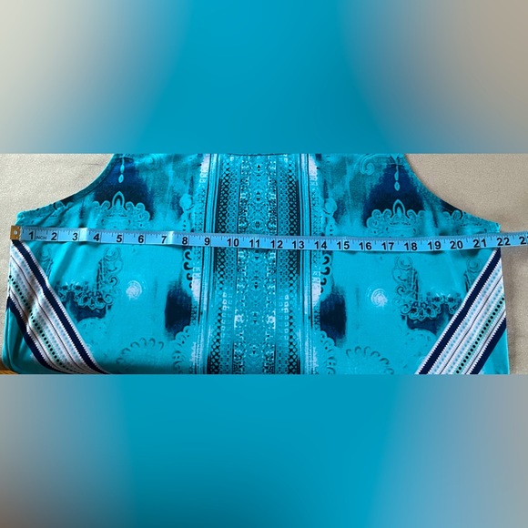 Sleeveless Top with Attached Sheer V Shape Covering - Picture 3 of 8